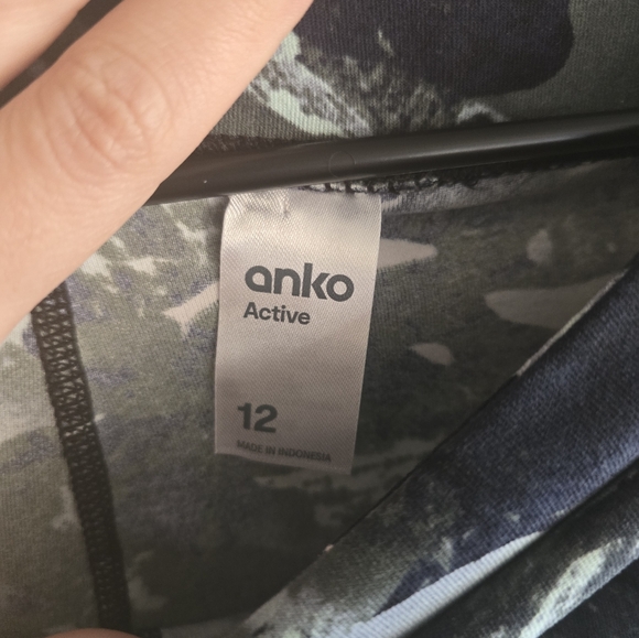Anko size 12 camo with little bits of pink - Picture 5 of 8